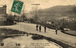 VIC SUR CERE UN COIN DU JARDIN DU GRAND HOTEL DE LA COMPAGNIE - Sonstige & Ohne Zuordnung