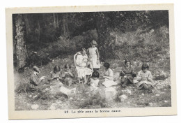 CPA - Le Zèle Des Petits Dans Le Royaume De La Paix - Le Zèle Pour La Bonne Cause - Groupe D'enfant Tricotant - - Andere & Zonder Classificatie