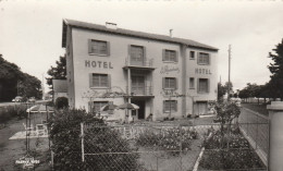 FOURAS LES BAINS "LA ROSERAIE" HOTEL ENTRE LE CASINO ET LA PLAGE NORD CPSM 9X14 TBE - Fouras-les-Bains