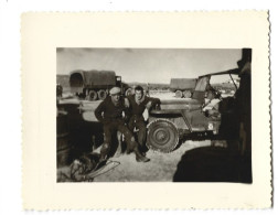 Photo Militaire Ancienne -  Jeep Et Camions - Guerre, Militaire