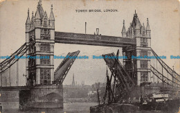 R108526 Tower Bridge. London. Auto Photo - Autres & Non Classés