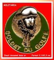 SUPER PIN'S "MILITARIA" SOLDAT Du GOLFE En émail Base Or, Format 2,2X2,1cm - Militair & Leger