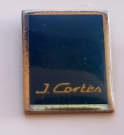 V147 Pin's J Cortés Marque De Tabac Cigare Cigars Achat Immédiat - Marques