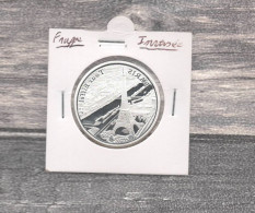 Médaille Souvenirs&Patrimoine : Tour Eiffel - écriture à L'envers (couleur Argent) - 2010 - Autres & Non Classés