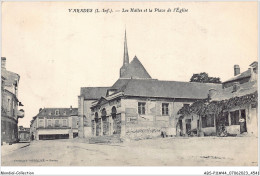 ABSP11-44-1009 - VARADES - Les Halles Et La Place De L'Eglise  - Varades