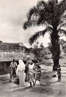 Congo Kinshasa - Mission De MONGBWALU - Visite D'une Soeur Dans Les Villages TAILLE DE LA CARTE POSTALE 15 Cm. Par 10 Cm - Belgisch-Kongo