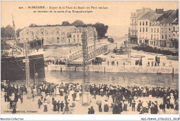 ABSP8-44-0700 - SAINT-NAZAIRE - Place Du Bassin Au Pont Roulant Au Moment De La Sortie D'Un Transatlantique  - Saint Nazaire