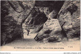 ABSP4-44-0374 - PREFAILLES - A La Cote -Porte Et Grotte Dans La Falaise - Préfailles