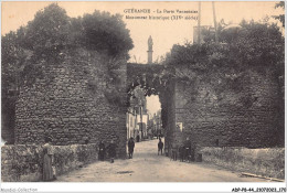 ADPP8-44-0756 - GUERANDE - Porte Vannetaise - Monument Historique  - Guérande