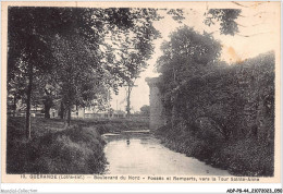 ADPP8-44-0696 - GUERANDE - Boulevard Du Nord - Fossés Et Remparts Vers La Tour Sainte-anne  - Guérande