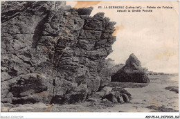 ADPP5-44-0458 - LA BERNERIE - Pointe De Falaise Devant La Grotte Percée - La Bernerie-en-Retz