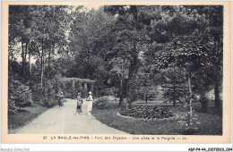 ADPP4-44-0335 - LA BAULE-LES-PINS - Parc Des Dryades - Une Allée Et La Pergola - La Baule-Escoublac
