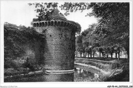 ADPP9-44-0817 - GUERANDE - La Tour Sainte Anne - Les Fossés Et Le Boulevard -promenade - Guérande