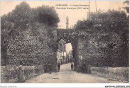 ADPP9-44-0801 - GUERANDE - Porte Vannetaise - Monument Historique - Guérande
