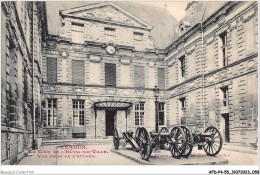 AFDP4-55-0415 - VERDUN - La Coue De L'hôtel De Ville - Vue Prise De L'entrée - Verdun