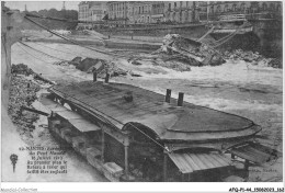 AFQP1-44-0082 - NANTES - écroulement Du Pont Maudit - 16 Juillet 1913 - Au Premier Plan Le Bateau à Laver  - Nantes