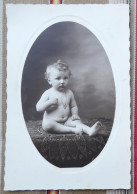 Photo Medaillon Bebe Chaine Medailles - Anonyme Personen