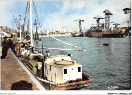 AFQP4-44-0384 - NANTES - Le Port Et Les Chantiers De Constructions Navales - Au Fond Le Nouveau Centre Hospitalier  - Nantes