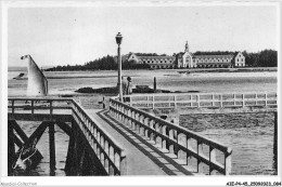 AIEP4-45-0393 - LE CROISIC - Loire-inf - Les Estacades Et L'hôpital Marin De Pen-bron - Le Croisic