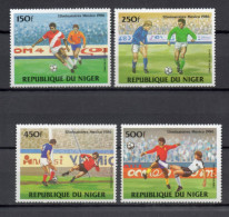 NIGER  PA  N° 329 à 332     NEUFS SANS CHARNIERE  COTE 14.00€    FOOTBALL  SPORT - Níger (1960-...)