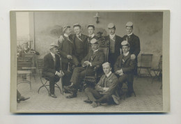 Um 1905 Hartkarton Photo Studentenverbindung Mit Stürmermützen Bonn Photo Theo Schafgans Bonn - Bonn
