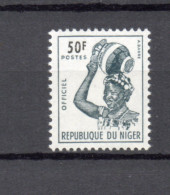 NIGER  SERVICE   N° 8     NEUF SANS CHARNIERE  COTE 0.70€    JEUNE FILLE GJERMA - Niger (1960-...)