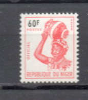 NIGER  SERVICE   N° 9     NEUF SANS CHARNIERE  COTE 1.00€    JEUNE FILLE GJERMA - Niger (1960-...)