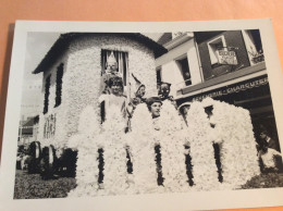 Photo Cavalcade Fanfare Défilé Majorettes Corso Fleuri Fête Saint Clair GOURNAY EN BRAY 76 Seine Maritime Normandie 1967 - Lugares