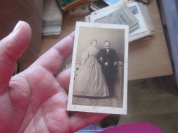 Old Cardboard Costumes Couples About 1870-80flor Bantenbein Fotograf Visit Portrait - Ancianas (antes De 1900)