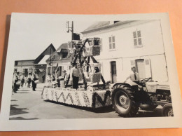 Photo Cavalcade Fanfare Défilé Majorettes Corso Fleuri Fête Saint Clair GOURNAY EN BRAY 76 Seine Maritime Normandie 1967 - Places