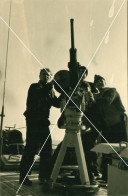 Orig. XXL Foto Kriegsmarine Marine Schiff, Matrosen An Geschütz, Torpedorohr Flugabwehr ? - Barche