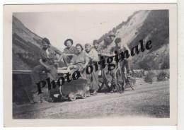 Photo Originale - Militaire Soldats Armée Guerre - Année Lieu à Identifier ? Militaires En Montagne Vélo Poussette - Guerres - Autres