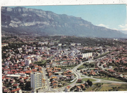 73. AIX LES BAINS. CPSM.. VUE GENERALE AERIENNE. AU PREMIER PLAN LE ROND POINT DES HOPITAUX.  TEXTE  ANNEES 1974 - Aix Les Bains