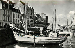 29* DOUARNENEZ Le Quai Du Grand Port  (CPSM 9x14cm)      RL40,0453 - Douarnenez