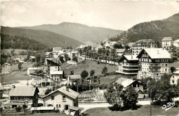 38* VILLARD DE LANS  Quartier Des Bains   (CPSM 9x14cm)      RL40,1053 - Villard-de-Lans