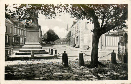 36* AIGURANDE  Place De L Hotel De Ville    (CPSM 9x14cm)  RL40,0858 - Altri & Non Classificati