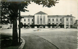 28* CHARTRES  La Gare  (CPSM 9x14cm)        RL40,1395 - Chartres