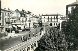 40* MONT DE MARSAN  Place Du Marche   (CPSM 9x14cm)      RL40,1249 - Mont De Marsan