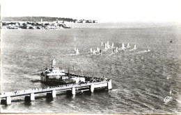 Carte Postale : 17 : ROYAN : La Jetée Et La Pointe De Vallières - Royan