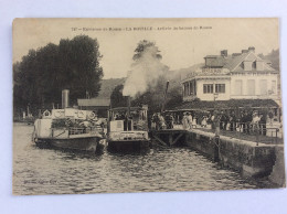 LA BOUILLE (76) : Environs De Rouen - Arrivée Du Bateau De Rouen - 1906 - Hôtel St Pierre - Belle Animation - La Bouille