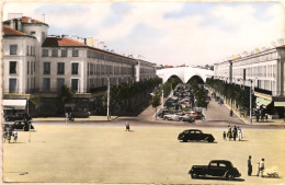 Carte Postale Couleur : 17 : ROYAN : L'Avenue Aristide Briand Et Le Marché Couvert, Animé, Timbre En 1962 - Royan