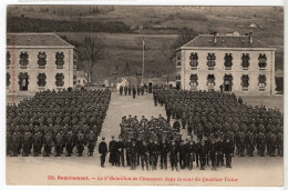 REMIREMONT - 88 - Le 5e Bataillon De Chasseurs Dans La Cour Du Quartier Victor - Caserne Militaires Guerre Armée Soldats - Guerres - Autres