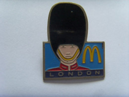 P24- Pin's Mc Donald's London Arthus Bertrand - McDonald's