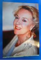 AUTOGRAPHE DE EVELYNE BUYLE SUR PHOTO - Actores Y Comediantes 