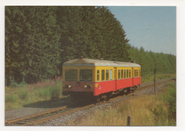 L'AUTORAIL 4334 DE LA SNCB SUR UNE RELATION GOUVY-BASTOGNE PRÈS DE BOURCY . AOÛT 1983 - Trains