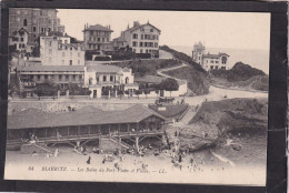 64. BIARRITZ . Les Bains Du Port-Vieux Et Villas . Animée - Biarritz