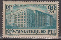 France N° 424 Avec Charnière (petite Tache De Rouille Au Verso) - Unused Stamps