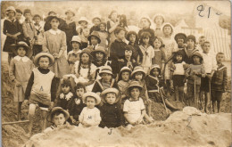 CP Carte Photo D'époque Photographie Vintage Plage Groupe Mode St Palais Sur Mer - Couples