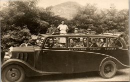 CP Carte Photo D'époque Photographie Vintage Groupe Autocar Car Lourdes  - Couples