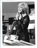 C6395/ Sängerin Kathy Kirby Pressefoto Foto 23 X 17 Cm Ca.1965 - Altri & Non Classificati